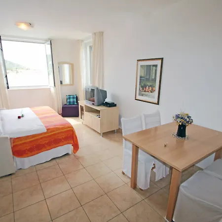 Tamarix 4* Vinjerac