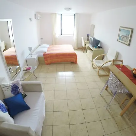 Tamarix Hotel