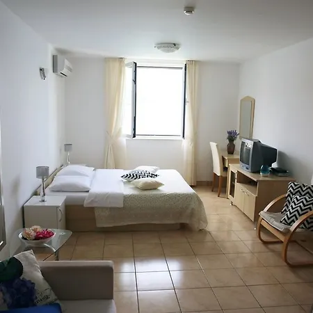 Tamarix 4* Vinjerac