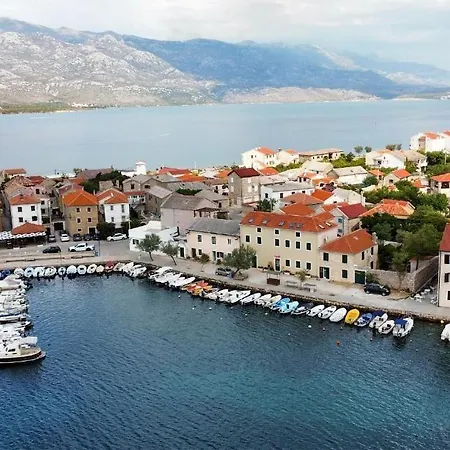 Tamarix Hotel